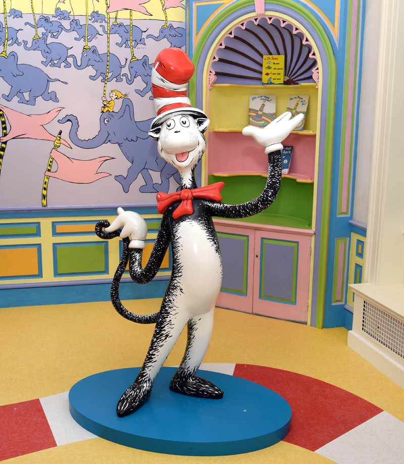 cat in the hat statue at springfield museums